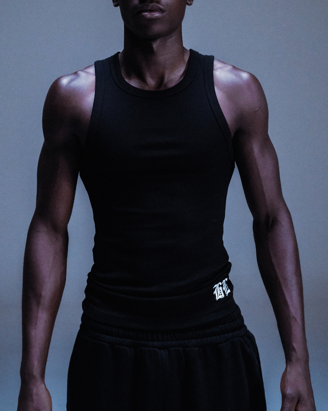 ESSENTIAL EMBROIDERED SINGLET