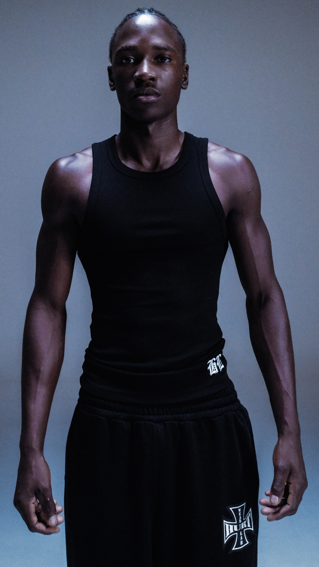 ESSENTIAL EMBROIDERED SINGLET