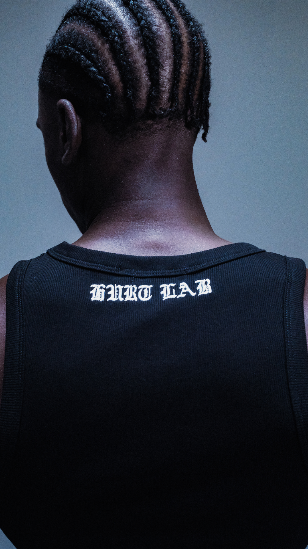 ESSENTIAL EMBROIDERED SINGLET