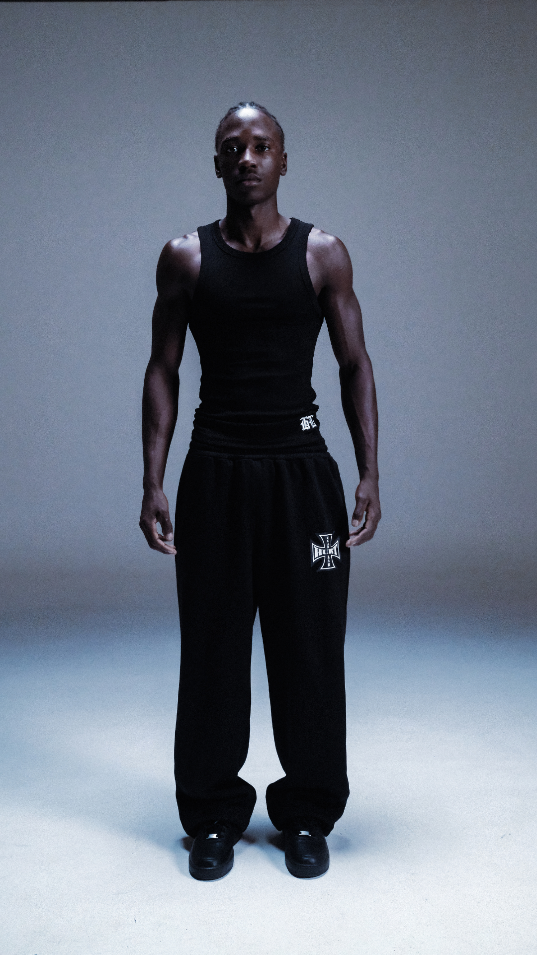 ESSENTIAL EMBROIDERED SINGLET