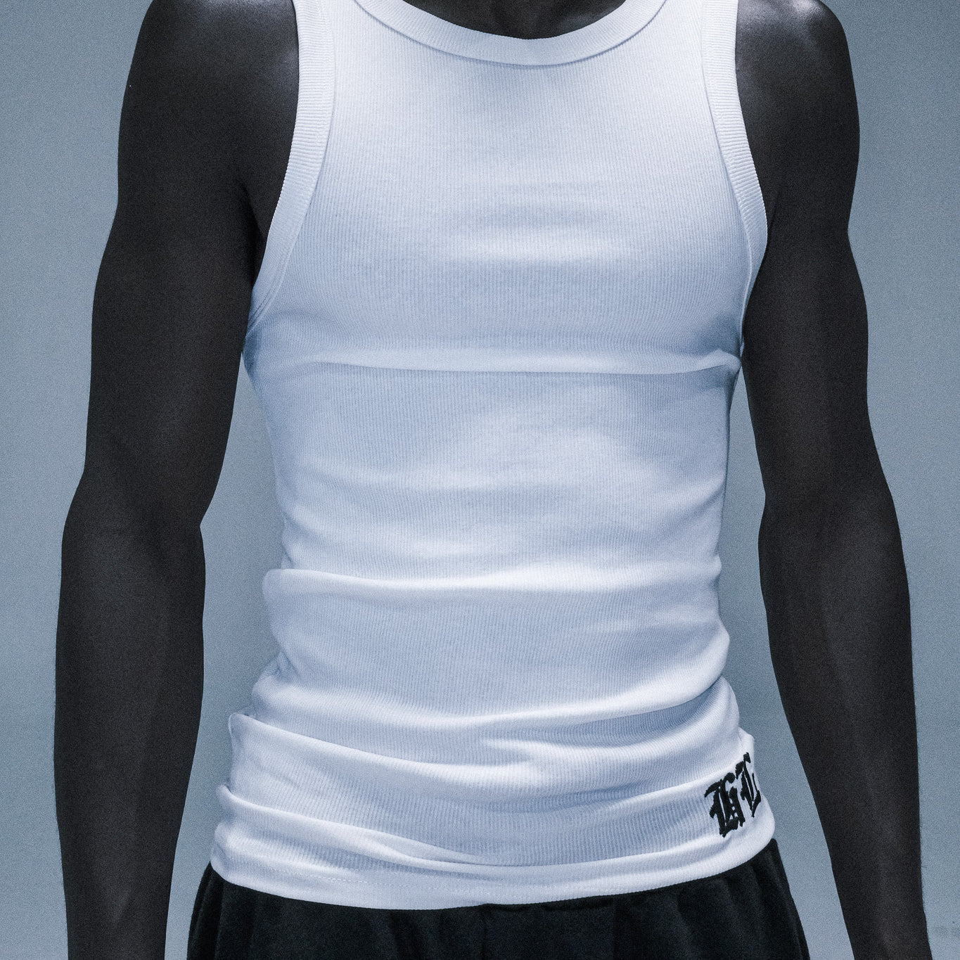 WHITE ESSENTIAL EMBROIDERED SINGLET