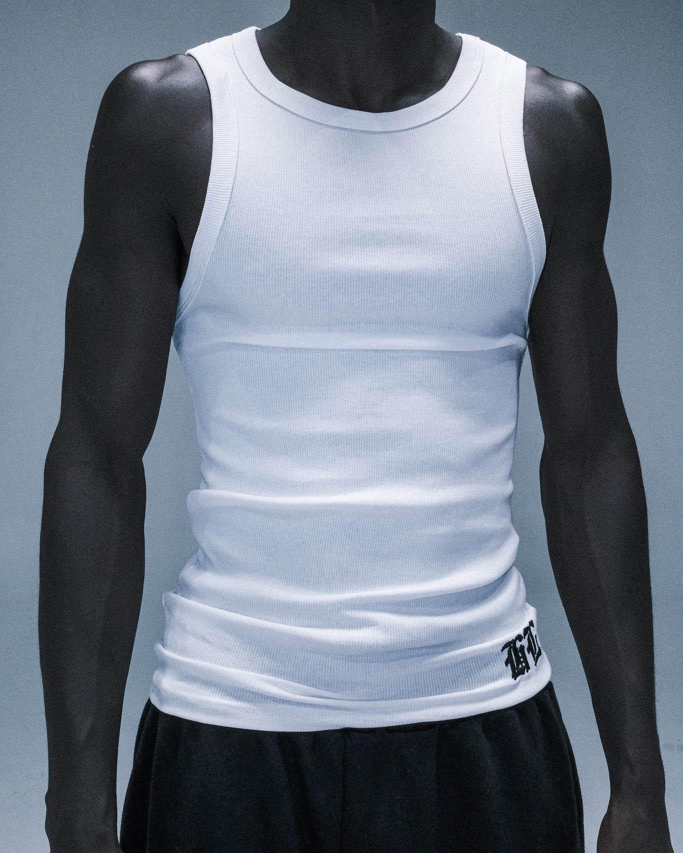 WHITE ESSENTIAL EMBROIDERED SINGLET